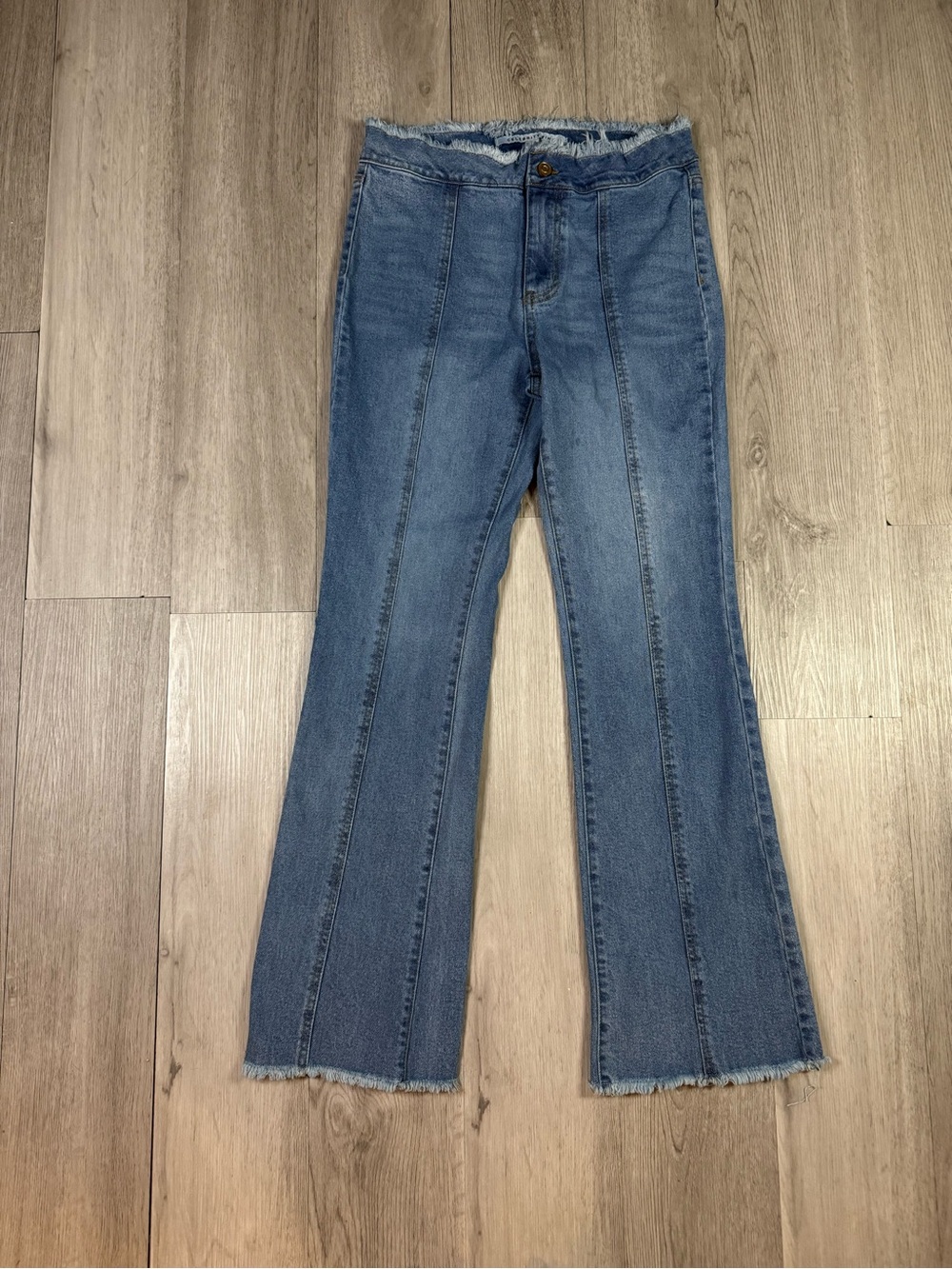 Celebrity Pink High Rise Flared Medium Wash Stretch Frayed Hem Jeans 9/29